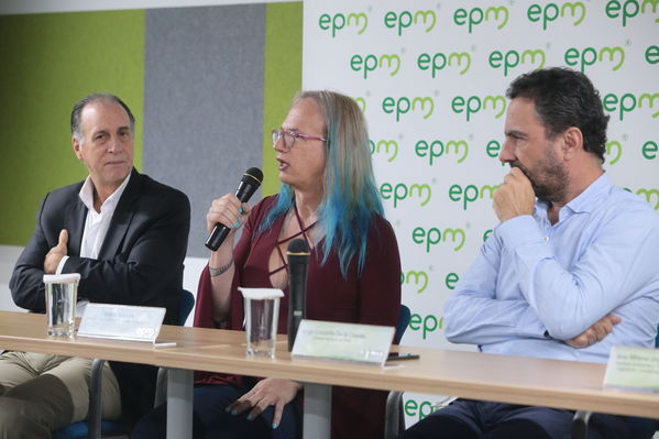 Rueda de prensa Protección del Rio Cauca
Rueda de prensa Protección del Rio Cauca
Fecha: Mayo 31 2019
Para descargar esta fotografía en alta resolución, haga clic sobre la imagen hasta que la misma se despliegue en la pantalla completa; luego dé clic derecho y elija la opción "guardar imagen como". 
En caso de publicación por cualquier medio, solicitamos acompañarla del crédito: "Foto EPM"
Palabras clave: Rueda de prensa Protección del Rio Cauca