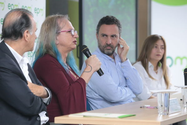 Rueda de prensa Protección del Rio Cauca
Rueda de prensa Protección del Rio Cauca
Fecha: Mayo 31 2019
Para descargar esta fotografía en alta resolución, haga clic sobre la imagen hasta que la misma se despliegue en la pantalla completa; luego dé clic derecho y elija la opción "guardar imagen como". 
En caso de publicación por cualquier medio, solicitamos acompañarla del crédito: "Foto EPM"
Palabras clave: Rueda de prensa Protección del Rio Cauca