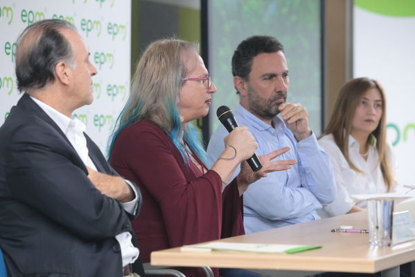 Rueda de prensa Protección del Rio Cauca
Rueda de prensa Protección del Rio Cauca
Fecha: Mayo 31 2019
Para descargar esta fotografía en alta resolución, haga clic sobre la imagen hasta que la misma se despliegue en la pantalla completa; luego dé clic derecho y elija la opción "guardar imagen como". 
En caso de publicación por cualquier medio, solicitamos acompañarla del crédito: "Foto EPM"
Palabras clave: Rueda de prensa Protección del Rio Cauca