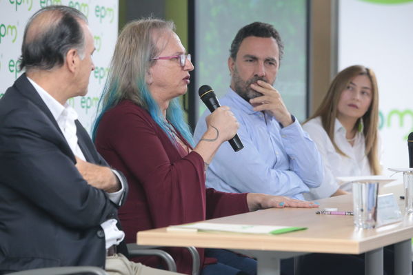 Rueda de prensa Protección del Rio Cauca
Rueda de prensa Protección del Rio Cauca
Fecha: Mayo 31 2019
Para descargar esta fotografía en alta resolución, haga clic sobre la imagen hasta que la misma se despliegue en la pantalla completa; luego dé clic derecho y elija la opción "guardar imagen como". 
En caso de publicación por cualquier medio, solicitamos acompañarla del crédito: "Foto EPM"
Palabras clave: Rueda de prensa Protección del Rio Cauca