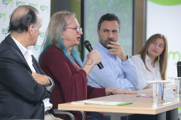 Rueda de prensa Protección del Rio Cauca
Rueda de prensa Protección del Rio Cauca
Fecha: Mayo 31 2019
Para descargar esta fotografía en alta resolución, haga clic sobre la imagen hasta que la misma se despliegue en la pantalla completa; luego dé clic derecho y elija la opción "guardar imagen como". 
En caso de publicación por cualquier medio, solicitamos acompañarla del crédito: "Foto EPM"
Palabras clave: Rueda de prensa Protección del Rio Cauca