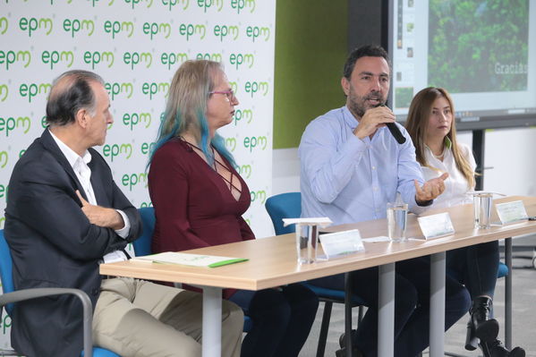 Rueda de prensa Protección del Rio Cauca
Rueda de prensa Protección del Rio Cauca
Fecha: Mayo 31 2019
Para descargar esta fotografía en alta resolución, haga clic sobre la imagen hasta que la misma se despliegue en la pantalla completa; luego dé clic derecho y elija la opción "guardar imagen como". 
En caso de publicación por cualquier medio, solicitamos acompañarla del crédito: "Foto EPM"
Palabras clave: Rueda de prensa Protección del Rio Cauca