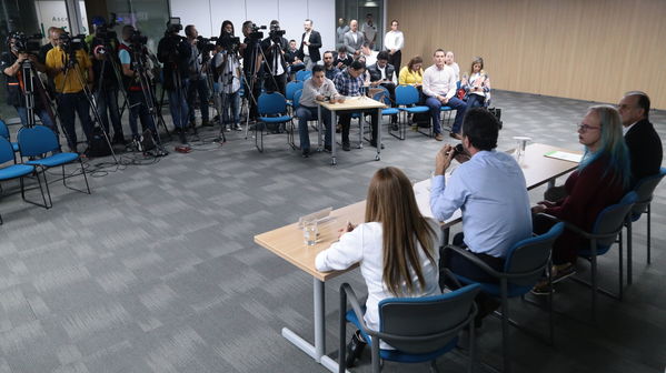 Rueda de prensa Protección del Rio Cauca
Rueda de prensa Protección del Rio Cauca
Fecha: Mayo 31 2019
Para descargar esta fotografía en alta resolución, haga clic sobre la imagen hasta que la misma se despliegue en la pantalla completa; luego dé clic derecho y elija la opción "guardar imagen como". 
En caso de publicación por cualquier medio, solicitamos acompañarla del crédito: "Foto EPM"
Palabras clave: Rueda de prensa Protección del Rio Cauca