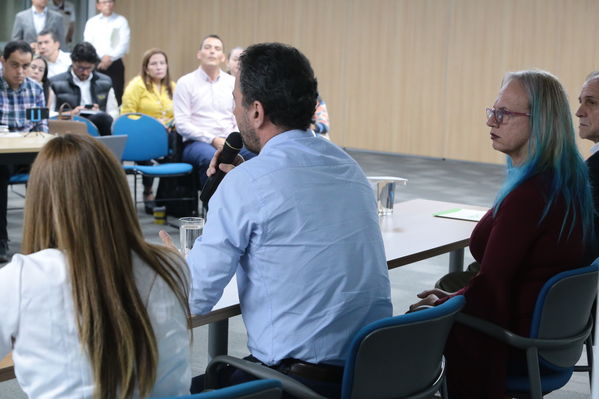 Rueda de prensa Protección del Rio Cauca
Rueda de prensa Protección del Rio Cauca
Fecha: Mayo 31 2019
Para descargar esta fotografía en alta resolución, haga clic sobre la imagen hasta que la misma se despliegue en la pantalla completa; luego dé clic derecho y elija la opción "guardar imagen como". 
En caso de publicación por cualquier medio, solicitamos acompañarla del crédito: "Foto EPM"
Palabras clave: Rueda de prensa Protección del Rio Cauca