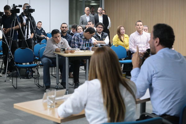 Rueda de prensa Protección del Rio Cauca
Rueda de prensa Protección del Rio Cauca
Fecha: Mayo 31 2019
Para descargar esta fotografía en alta resolución, haga clic sobre la imagen hasta que la misma se despliegue en la pantalla completa; luego dé clic derecho y elija la opción "guardar imagen como". 
En caso de publicación por cualquier medio, solicitamos acompañarla del crédito: "Foto EPM"
Palabras clave: Rueda de prensa Protección del Rio Cauca