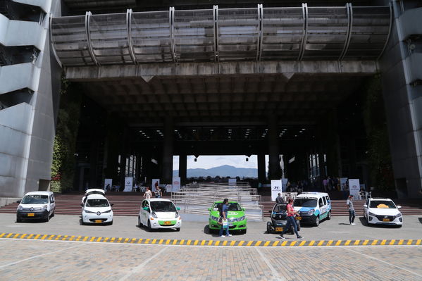 Rueda prensa taxis eléctricos
Rueda de prensa taxis eléctricos. 
Fecha: 6 Mayo 2019. 
Para descargar esta fotografía en alta resolución, haga clic sobre la imagen hasta que la misma se despliegue en la pantalla completa; luego dé clic derecho y elija la opción "guardar imagen como". 
En caso de publicación por cualquier medio, solicitamos acompañarla del crédito: "Foto EPM"
Palabras clave: Rueda prensa taxis eléctricos