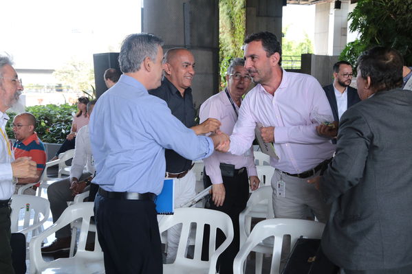 Rueda prensa taxis eléctricos
Rueda de prensa taxis eléctricos. 
Fecha: 6 Mayo 2019. 
Para descargar esta fotografía en alta resolución, haga clic sobre la imagen hasta que la misma se despliegue en la pantalla completa; luego dé clic derecho y elija la opción "guardar imagen como". 
En caso de publicación por cualquier medio, solicitamos acompañarla del crédito: "Foto EPM"
Palabras clave: Rueda prensa taxis eléctricos