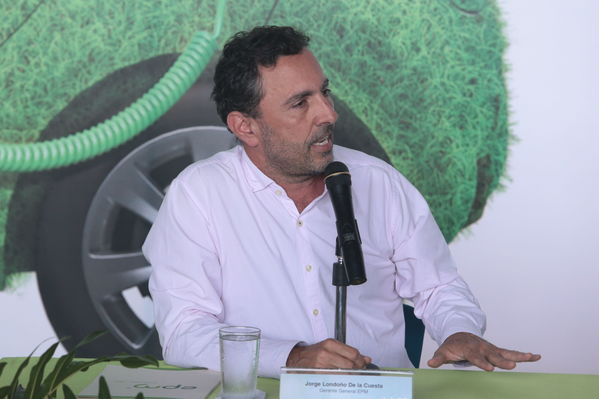 Rueda prensa taxis eléctricos
Rueda de prensa taxis eléctricos. 
Fecha: 6 Mayo 2019. 
Para descargar esta fotografía en alta resolución, haga clic sobre la imagen hasta que la misma se despliegue en la pantalla completa; luego dé clic derecho y elija la opción "guardar imagen como". 
En caso de publicación por cualquier medio, solicitamos acompañarla del crédito: "Foto EPM"
Palabras clave: Rueda prensa taxis eléctricos