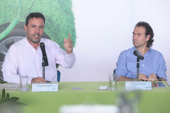 Rueda prensa taxis eléctricos
Rueda de prensa taxis eléctricos. 
Fecha: 6 Mayo 2019. 
Para descargar esta fotografía en alta resolución, haga clic sobre la imagen hasta que la misma se despliegue en la pantalla completa; luego dé clic derecho y elija la opción "guardar imagen como". 
En caso de publicación por cualquier medio, solicitamos acompañarla del crédito: "Foto EPM"
Palabras clave: Rueda prensa taxis eléctricos