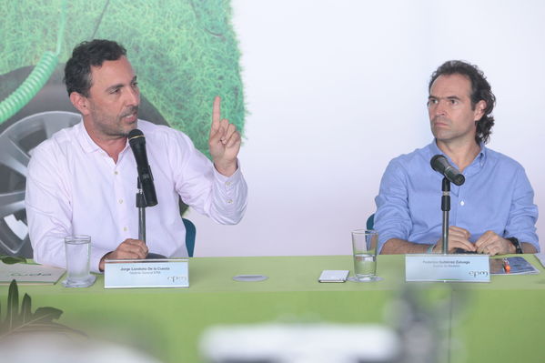 Rueda prensa taxis eléctricos
Rueda de prensa taxis eléctricos. 
Fecha: 6 Mayo 2019. 
Para descargar esta fotografía en alta resolución, haga clic sobre la imagen hasta que la misma se despliegue en la pantalla completa; luego dé clic derecho y elija la opción "guardar imagen como". 
En caso de publicación por cualquier medio, solicitamos acompañarla del crédito: "Foto EPM"
Palabras clave: Rueda prensa taxis eléctricos