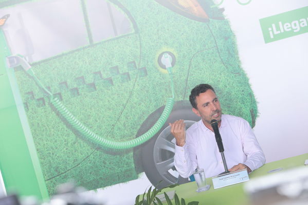 Rueda prensa taxis eléctricos
Rueda de prensa taxis eléctricos. 
Fecha: 6 Mayo 2019. 
Para descargar esta fotografía en alta resolución, haga clic sobre la imagen hasta que la misma se despliegue en la pantalla completa; luego dé clic derecho y elija la opción "guardar imagen como". 
En caso de publicación por cualquier medio, solicitamos acompañarla del crédito: "Foto EPM"
Palabras clave: Rueda prensa taxis eléctricos