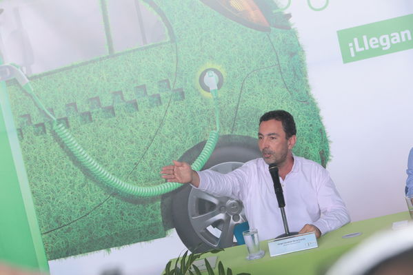 Rueda prensa taxis eléctricos
Rueda de prensa taxis eléctricos. 
Fecha: 6 Mayo 2019. 
Para descargar esta fotografía en alta resolución, haga clic sobre la imagen hasta que la misma se despliegue en la pantalla completa; luego dé clic derecho y elija la opción "guardar imagen como". 
En caso de publicación por cualquier medio, solicitamos acompañarla del crédito: "Foto EPM"
Palabras clave: Rueda prensa taxis eléctricos