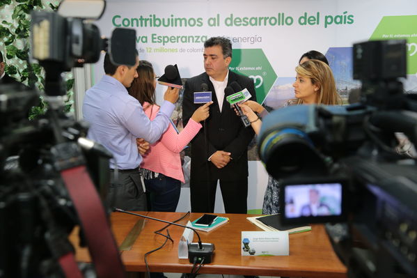 Rueda de Prensa. Entrada en operación Nueva Esperanza.
Rueda de Prensa. Entrada en operación Nueva Esperanza.
Fecha: Mayo 16 de 2017
Para descargar esta fotografía en alta resolución, haga clic sobre la imagen hasta que la misma se despliegue en la pantalla completa; luego dé clic derecho y elija la opción "guardar imagen como". 
En caso de publicación por cualquier medio, solicitamos acompañarla del crédito: "Foto EPM"
Palabras clave: Rueda Prensa Entrada operación Nueva Esperanza