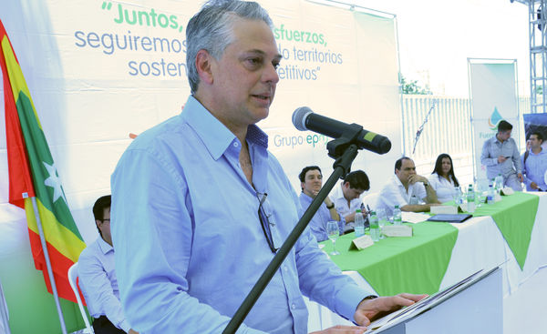 Aguas de Malambo 
Aguas de Malambo   
Fecha: Mayo 6 de 2015. Lugar: Barranquilla - Planta de potabilización El Tesoro
Para descargar esta fotografía en alta resolución, haga clic sobre la imagen hasta que la misma se despliegue en la pantalla completa; luego dé clic derecho y elija la opción "guardar imagen como". 
En caso de publicación por cualquier medio, solicitamos acompañarla del crédito: "Foto EPM"
Palabras clave: Aguas Malambo