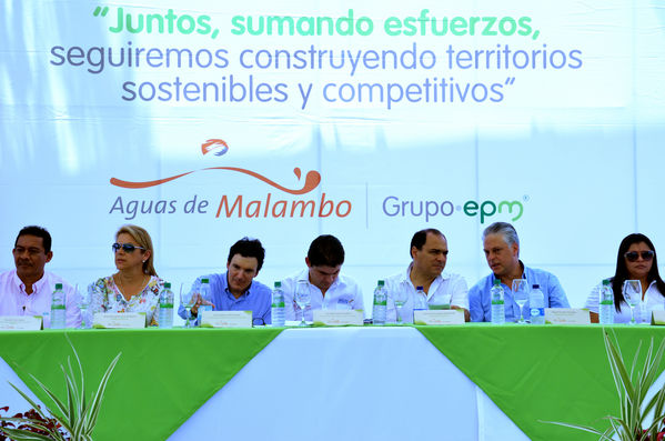 Aguas de Malambo 
Aguas de Malambo   
Fecha: Mayo 6 de 2015. Lugar: Barranquilla - Planta de potabilización El Tesoro
Para descargar esta fotografía en alta resolución, haga clic sobre la imagen hasta que la misma se despliegue en la pantalla completa; luego dé clic derecho y elija la opción "guardar imagen como". 
En caso de publicación por cualquier medio, solicitamos acompañarla del crédito: "Foto EPM"
Palabras clave: Aguas Malambo
