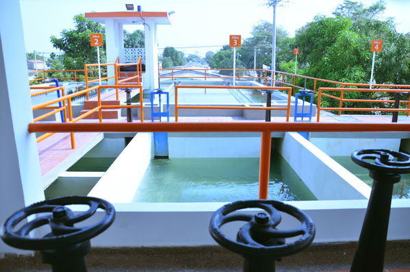 Aguas de Malambo 
Aguas de Malambo   
Fecha: Mayo 6 de 2015. Lugar: Barranquilla - Planta de potabilización El Tesoro
Para descargar esta fotografía en alta resolución, haga clic sobre la imagen hasta que la misma se despliegue en la pantalla completa; luego dé clic derecho y elija la opción "guardar imagen como". 
En caso de publicación por cualquier medio, solicitamos acompañarla del crédito: "Foto EPM"
Palabras clave: Aguas Malambo