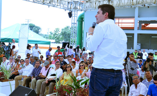 Aguas de Malambo 
Aguas de Malambo   
Fecha: Mayo 6 de 2015. Lugar: Barranquilla - Planta de potabilización El Tesoro
Para descargar esta fotografía en alta resolución, haga clic sobre la imagen hasta que la misma se despliegue en la pantalla completa; luego dé clic derecho y elija la opción "guardar imagen como". 
En caso de publicación por cualquier medio, solicitamos acompañarla del crédito: "Foto EPM"
Palabras clave: Aguas Malambo