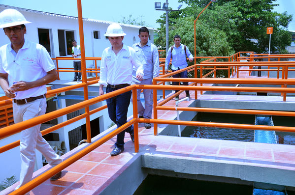 Aguas de Malambo 
Aguas de Malambo   
Fecha: Mayo 6 de 2015. Lugar: Barranquilla - Planta de potabilización El Tesoro
Para descargar esta fotografía en alta resolución, haga clic sobre la imagen hasta que la misma se despliegue en la pantalla completa; luego dé clic derecho y elija la opción "guardar imagen como". 
En caso de publicación por cualquier medio, solicitamos acompañarla del crédito: "Foto EPM"
Palabras clave: Aguas Malambo