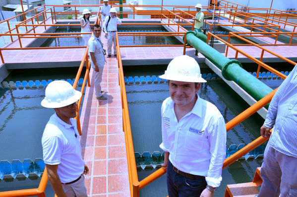 Aguas de Malambo 
Aguas de Malambo   
Fecha: Mayo 6 de 2015. Lugar: Barranquilla - Planta de potabilización El Tesoro
Para descargar esta fotografía en alta resolución, haga clic sobre la imagen hasta que la misma se despliegue en la pantalla completa; luego dé clic derecho y elija la opción "guardar imagen como". 
En caso de publicación por cualquier medio, solicitamos acompañarla del crédito: "Foto EPM"
Palabras clave: Aguas Malambo