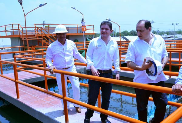 Aguas de Malambo 
Aguas de Malambo   
Fecha: Mayo 6 de 2015. Lugar: Barranquilla - Planta de potabilización El Tesoro
Para descargar esta fotografía en alta resolución, haga clic sobre la imagen hasta que la misma se despliegue en la pantalla completa; luego dé clic derecho y elija la opción "guardar imagen como". 
En caso de publicación por cualquier medio, solicitamos acompañarla del crédito: "Foto EPM"
Palabras clave: Aguas Malambo