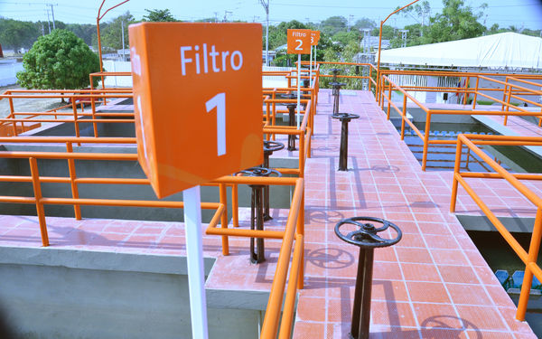 Aguas de Malambo 
Aguas de Malambo   
Fecha: Mayo 6 de 2015. Lugar: Barranquilla - Planta de potabilización El Tesoro
Para descargar esta fotografía en alta resolución, haga clic sobre la imagen hasta que la misma se despliegue en la pantalla completa; luego dé clic derecho y elija la opción "guardar imagen como". 
En caso de publicación por cualquier medio, solicitamos acompañarla del crédito: "Foto EPM"
Palabras clave: Aguas Malambo