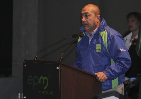 Lanzamiento del equipo de ciclismo EPM – UNE - Área Metropolitana
Lanzamiento del equipo de ciclismo EPM – UNE - Área Metropolitana
Fecha: Marzo 12 de 2014
Para descargar esta fotografía en alta resolución, haga clic sobre la imagen hasta que la misma se despliegue en la pantalla completa; luego dé clic derecho y elija la opción "guardar imagen como". 
En caso de publicación por cualquier medio, solicitamos acompañarla del crédito: "Foto EPM"
Palabras clave: Lanzamiento equipo ciclismo EPM UNE Área Metropolitana