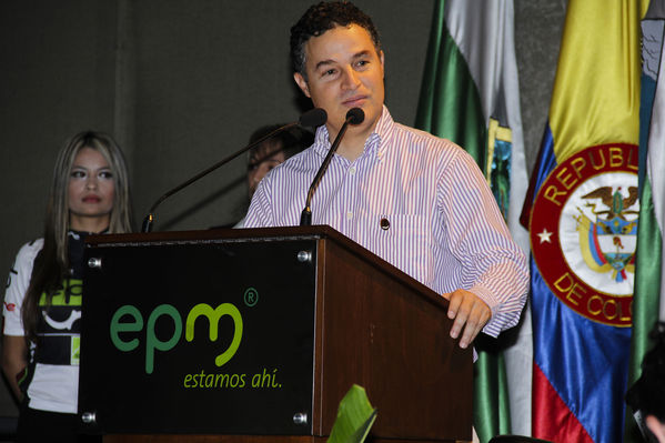 Lanzamiento del equipo de ciclismo EPM – UNE - Área Metropolitana
Lanzamiento del equipo de ciclismo EPM – UNE - Área Metropolitana
Fecha: Marzo 12 de 2014
Para descargar esta fotografía en alta resolución, haga clic sobre la imagen hasta que la misma se despliegue en la pantalla completa; luego dé clic derecho y elija la opción "guardar imagen como". 
En caso de publicación por cualquier medio, solicitamos acompañarla del crédito: "Foto EPM"
Palabras clave: Lanzamiento equipo ciclismo EPM UNE Área Metropolitana