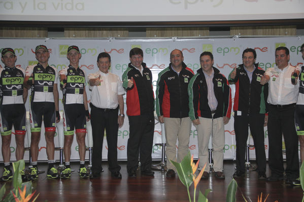 Lanzamiento del equipo de ciclismo EPM – UNE - Área Metropolitana
Lanzamiento del equipo de ciclismo EPM – UNE - Área Metropolitana
Fecha: Marzo 12 de 2014
Para descargar esta fotografía en alta resolución, haga clic sobre la imagen hasta que la misma se despliegue en la pantalla completa; luego dé clic derecho y elija la opción "guardar imagen como". 
En caso de publicación por cualquier medio, solicitamos acompañarla del crédito: "Foto EPM"

Palabras clave: Lanzamiento equipo ciclismo EPM UNE Área Metropolitana