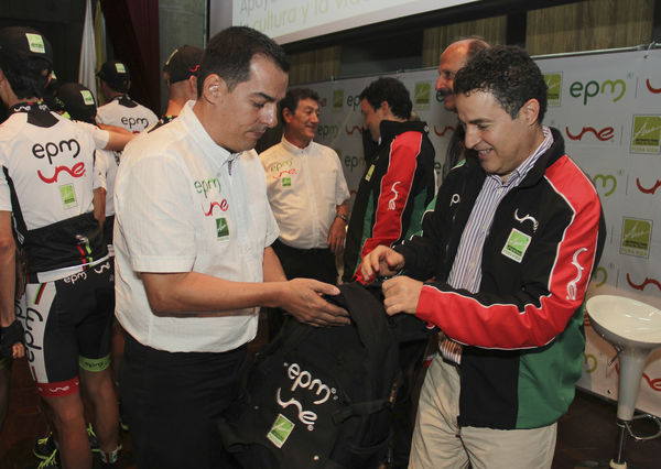 Lanzamiento del equipo de ciclismo EPM – UNE - Área Metropolitana
Lanzamiento del equipo de ciclismo EPM – UNE - Área Metropolitana
Fecha: Marzo 12 de 2014
Para descargar esta fotografía en alta resolución, haga clic sobre la imagen hasta que la misma se despliegue en la pantalla completa; luego dé clic derecho y elija la opción "guardar imagen como". 
En caso de publicación por cualquier medio, solicitamos acompañarla del crédito: "Foto EPM"

Palabras clave: Lanzamiento equipo ciclismo EPM UNE Área Metropolitana
