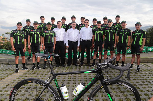 Equipo de Ciclismo EPM 2017
Equipo de Ciclismo EPM 2017
Fecha: Marzo 15 de 2017
Lugar: UVA Ilusión Verde- El Tesoro/ Poblado
Para descargar esta fotografía en alta resolución, haga clic sobre la imagen hasta que la misma se despliegue en la pantalla completa; luego dé clic derecho y elija la opción "guardar imagen como". 
En caso de publicación por cualquier medio, solicitamos acompañarla del crédito: "Foto EPM"
Palabras clave: Equipo Ciclismo EPM 2017