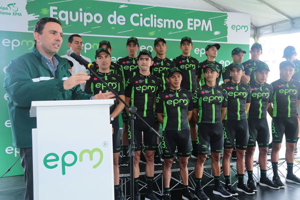 Equipo de Ciclismo EPM 2017
Equipo de Ciclismo EPM 2017
Fecha: Marzo 15 de 2017
Lugar: UVA Ilusión Verde- El Tesoro/ Poblado
Para descargar esta fotografía en alta resolución, haga clic sobre la imagen hasta que la misma se despliegue en la pantalla completa; luego dé clic derecho y elija la opción "guardar imagen como". 
En caso de publicación por cualquier medio, solicitamos acompañarla del crédito: "Foto EPM"
Palabras clave: Equipo Ciclismo EPM 2017