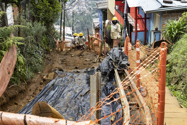 Avances conexión aguas potables oriente Medellín
Avances conexión aguas potables oriente Medellín
Fecha: Marzo 17 2021.
Para descargar esta fotografía en alta resolución, haga clic sobre la imagen hasta que la misma se despliegue en la pantalla completa; luego dé clic derecho y elija la opción "guardar imagen como". 
En caso de publicación por cualquier medio, solicitamos acompañarla del crédito: "Foto EPM"
Palabras clave: Avances conexión aguas potables oriente Medellín