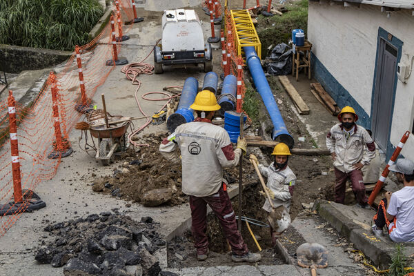 Avances conexión aguas potables oriente Medellín
Avances conexión aguas potables oriente Medellín
Fecha: Marzo 17 2021.
Para descargar esta fotografía en alta resolución, haga clic sobre la imagen hasta que la misma se despliegue en la pantalla completa; luego dé clic derecho y elija la opción "guardar imagen como". 
En caso de publicación por cualquier medio, solicitamos acompañarla del crédito: "Foto EPM"
Palabras clave: Avances conexión aguas potables oriente Medellín