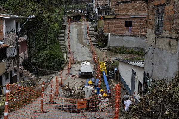 Avances conexión aguas potables oriente Medellín
Avances conexión aguas potables oriente Medellín
Fecha: Marzo 17 2021.
Para descargar esta fotografía en alta resolución, haga clic sobre la imagen hasta que la misma se despliegue en la pantalla completa; luego dé clic derecho y elija la opción "guardar imagen como". 
En caso de publicación por cualquier medio, solicitamos acompañarla del crédito: "Foto EPM"
Palabras clave: Avances conexión aguas potables oriente Medellín