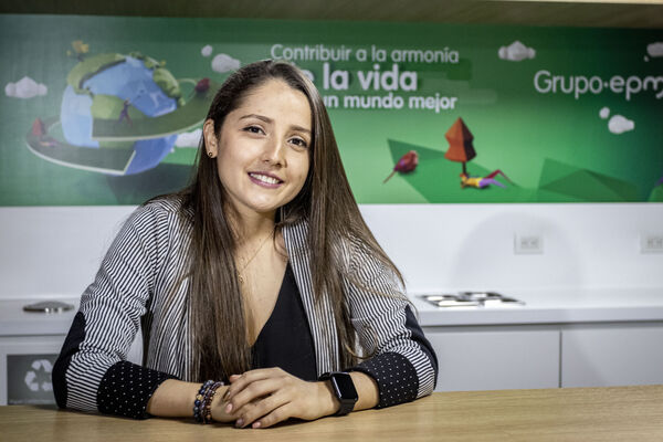 Equipo Servicios Compartidos
Equipo de Servicios Compartidos.
Fecha: Marzo 18 2021
Para descargar esta fotografía en alta resolución, haga clic sobre la imagen hasta que la misma se despliegue en la pantalla completa; luego dé clic derecho y elija la opción "guardar imagen como". 
En caso de publicación por cualquier medio, solicitamos acompañarla del crédito: "Foto EPM"
Palabras clave: Equipo Servicios Compartidos