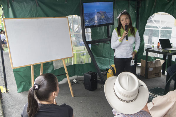 Día del Cliente en San Cristobal
Día del Cliente en San Cristobal
Fecha: Marzo 24 de 2018
Para descargar esta fotografía en alta resolución, haga clic sobre la imagen hasta que la misma se despliegue en la pantalla completa; luego dé clic derecho y elija la opción "guardar imagen como". 
En caso de publicación por cualquier medio, solicitamos acompañarla del crédito: "Foto EPM"
Palabras clave: Día Cliente San Cristobal