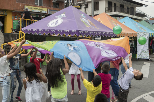 Día del Cliente en San Cristobal
Día del Cliente en San Cristobal
Fecha: Marzo 24 de 2018
Para descargar esta fotografía en alta resolución, haga clic sobre la imagen hasta que la misma se despliegue en la pantalla completa; luego dé clic derecho y elija la opción "guardar imagen como". 
En caso de publicación por cualquier medio, solicitamos acompañarla del crédito: "Foto EPM"
Palabras clave: Día Cliente San Cristobal