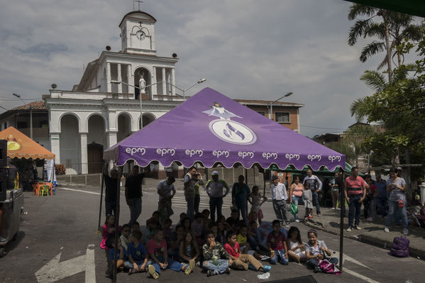 Día del Cliente en San Cristobal
Día del Cliente en San Cristobal
Fecha: Marzo 24 de 2018
Para descargar esta fotografía en alta resolución, haga clic sobre la imagen hasta que la misma se despliegue en la pantalla completa; luego dé clic derecho y elija la opción "guardar imagen como". 
En caso de publicación por cualquier medio, solicitamos acompañarla del crédito: "Foto EPM"
Palabras clave: Día Cliente San Cristobal