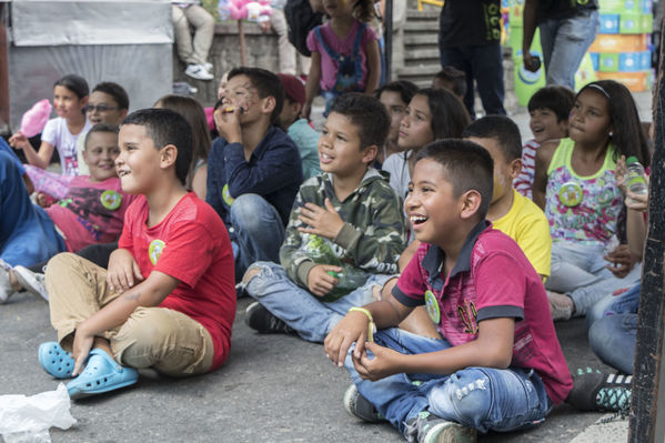 Día del Cliente en San Cristobal
Día del Cliente en San Cristobal
Fecha: Marzo 24 de 2018
Para descargar esta fotografía en alta resolución, haga clic sobre la imagen hasta que la misma se despliegue en la pantalla completa; luego dé clic derecho y elija la opción "guardar imagen como". 
En caso de publicación por cualquier medio, solicitamos acompañarla del crédito: "Foto EPM"
Palabras clave: Día Cliente San Cristobal