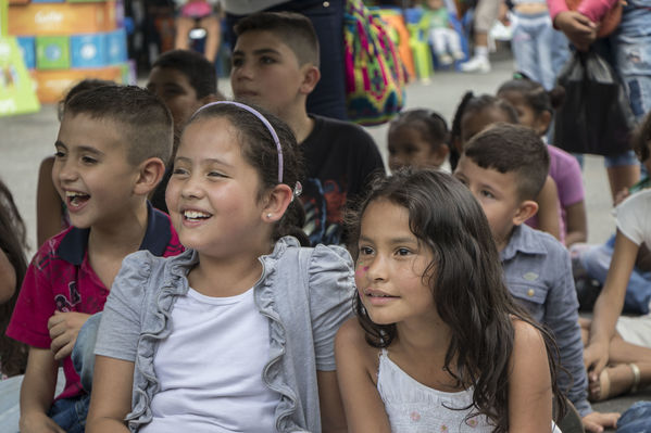 Día del Cliente en San Cristobal
Día del Cliente en San Cristobal
Fecha: Marzo 24 de 2018
Para descargar esta fotografía en alta resolución, haga clic sobre la imagen hasta que la misma se despliegue en la pantalla completa; luego dé clic derecho y elija la opción "guardar imagen como". 
En caso de publicación por cualquier medio, solicitamos acompañarla del crédito: "Foto EPM"
Palabras clave: Día Cliente San Cristobal