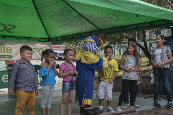 Día del Cliente en San Cristobal
Día del Cliente en San Cristobal
Fecha: Marzo 24 de 2018
Para descargar esta fotografía en alta resolución, haga clic sobre la imagen hasta que la misma se despliegue en la pantalla completa; luego dé clic derecho y elija la opción "guardar imagen como". 
En caso de publicación por cualquier medio, solicitamos acompañarla del crédito: "Foto EPM"
Palabras clave: Día Cliente San Cristobal