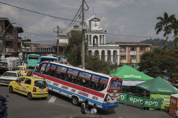 Día del Cliente en San Cristobal
Día del Cliente en San Cristobal
Fecha: Marzo 24 de 2018
Para descargar esta fotografía en alta resolución, haga clic sobre la imagen hasta que la misma se despliegue en la pantalla completa; luego dé clic derecho y elija la opción "guardar imagen como". 
En caso de publicación por cualquier medio, solicitamos acompañarla del crédito: "Foto EPM"
Palabras clave: Día Cliente San Cristobal