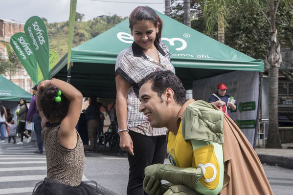 Día del Cliente en San Cristobal
Día del Cliente en San Cristobal
Fecha: Marzo 24 de 2018
Para descargar esta fotografía en alta resolución, haga clic sobre la imagen hasta que la misma se despliegue en la pantalla completa; luego dé clic derecho y elija la opción "guardar imagen como". 
En caso de publicación por cualquier medio, solicitamos acompañarla del crédito: "Foto EPM"
Palabras clave: Día Cliente San Cristobal