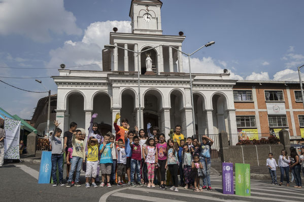 Día del Cliente en San Cristobal
Día del Cliente en San Cristobal
Fecha: Marzo 24 de 2018
Para descargar esta fotografía en alta resolución, haga clic sobre la imagen hasta que la misma se despliegue en la pantalla completa; luego dé clic derecho y elija la opción "guardar imagen como". 
En caso de publicación por cualquier medio, solicitamos acompañarla del crédito: "Foto EPM"
Palabras clave: Día Cliente San Cristobal