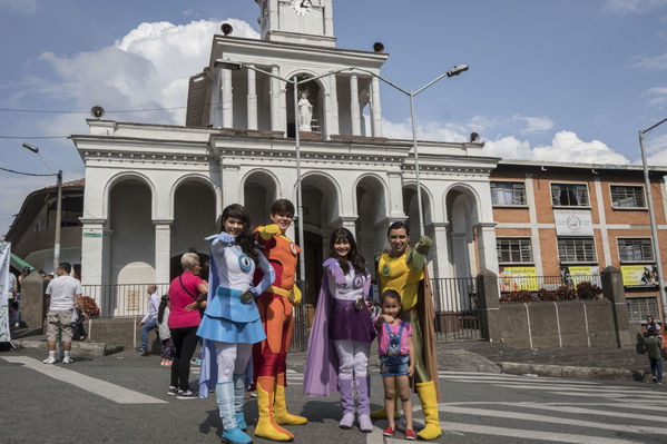 Día del Cliente en San Cristobal
Día del Cliente en San Cristobal
Fecha: Marzo 24 de 2018
Para descargar esta fotografía en alta resolución, haga clic sobre la imagen hasta que la misma se despliegue en la pantalla completa; luego dé clic derecho y elija la opción "guardar imagen como". 
En caso de publicación por cualquier medio, solicitamos acompañarla del crédito: "Foto EPM"
Palabras clave: Día Cliente San Cristobal