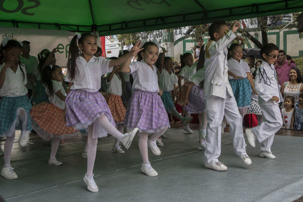 Día del Cliente en San Cristobal
Día del Cliente en San Cristobal
Fecha: Marzo 24 de 2018
Para descargar esta fotografía en alta resolución, haga clic sobre la imagen hasta que la misma se despliegue en la pantalla completa; luego dé clic derecho y elija la opción "guardar imagen como". 
En caso de publicación por cualquier medio, solicitamos acompañarla del crédito: "Foto EPM"
Palabras clave: Día Cliente San Cristobal