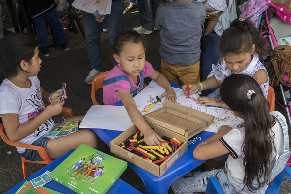 Día del Cliente en San Cristobal
Día del Cliente en San Cristobal
Fecha: Marzo 24 de 2018
Para descargar esta fotografía en alta resolución, haga clic sobre la imagen hasta que la misma se despliegue en la pantalla completa; luego dé clic derecho y elija la opción "guardar imagen como". 
En caso de publicación por cualquier medio, solicitamos acompañarla del crédito: "Foto EPM"
Palabras clave: Día Cliente San Cristobal