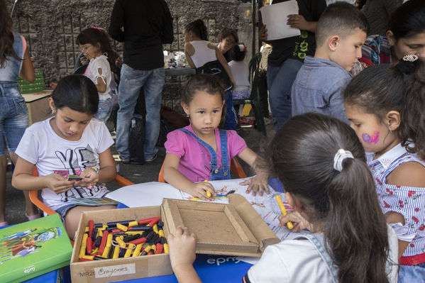 Día del Cliente en San Cristobal
Día del Cliente en San Cristobal
Fecha: Marzo 24 de 2018
Para descargar esta fotografía en alta resolución, haga clic sobre la imagen hasta que la misma se despliegue en la pantalla completa; luego dé clic derecho y elija la opción "guardar imagen como". 
En caso de publicación por cualquier medio, solicitamos acompañarla del crédito: "Foto EPM"
Palabras clave: Día Cliente San Cristobal