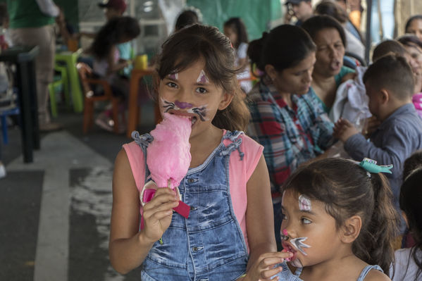 Día del Cliente en San Cristobal
Día del Cliente en San Cristobal
Fecha: Marzo 24 de 2018
Para descargar esta fotografía en alta resolución, haga clic sobre la imagen hasta que la misma se despliegue en la pantalla completa; luego dé clic derecho y elija la opción "guardar imagen como". 
En caso de publicación por cualquier medio, solicitamos acompañarla del crédito: "Foto EPM"
Palabras clave: Día Cliente San Cristobal