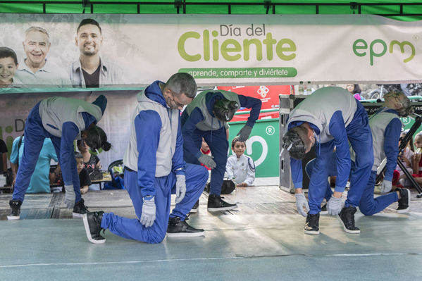 Día del Cliente en San Cristobal
Día del Cliente en San Cristobal
Fecha: Marzo 24 de 2018
Para descargar esta fotografía en alta resolución, haga clic sobre la imagen hasta que la misma se despliegue en la pantalla completa; luego dé clic derecho y elija la opción "guardar imagen como". 
En caso de publicación por cualquier medio, solicitamos acompañarla del crédito: "Foto EPM"
Palabras clave: Día Cliente San Cristobal